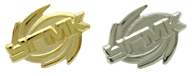 Значки, изготовленные по единому штампу с различными покрытиями - золото и серебро