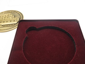 Пластиковый футляр с ложементом из поролона Футляр для медали с ложементом из поролона