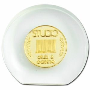 Медаль настольная в акриле STUDIO Club & Casino