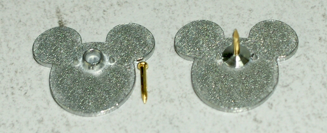 Развальцованная игла на значке Развальцованная игла на значке