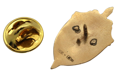 Золотые значки ФСБ на лацкан пиджака Золотые значки ФСБ на лацкан пиджака